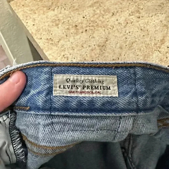 Levis brand premium denim distressed jeans - Picture 6 of 6